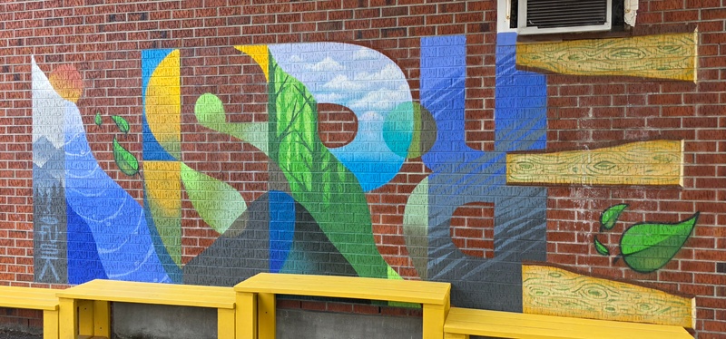 mural in Montréal by artist unknown.