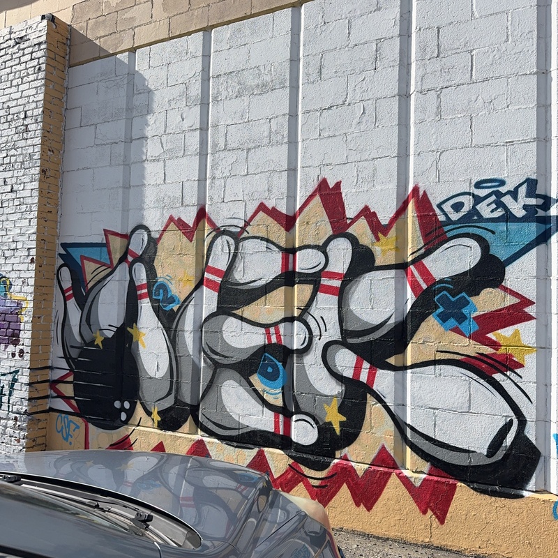 mural in Queens by artist unknown.