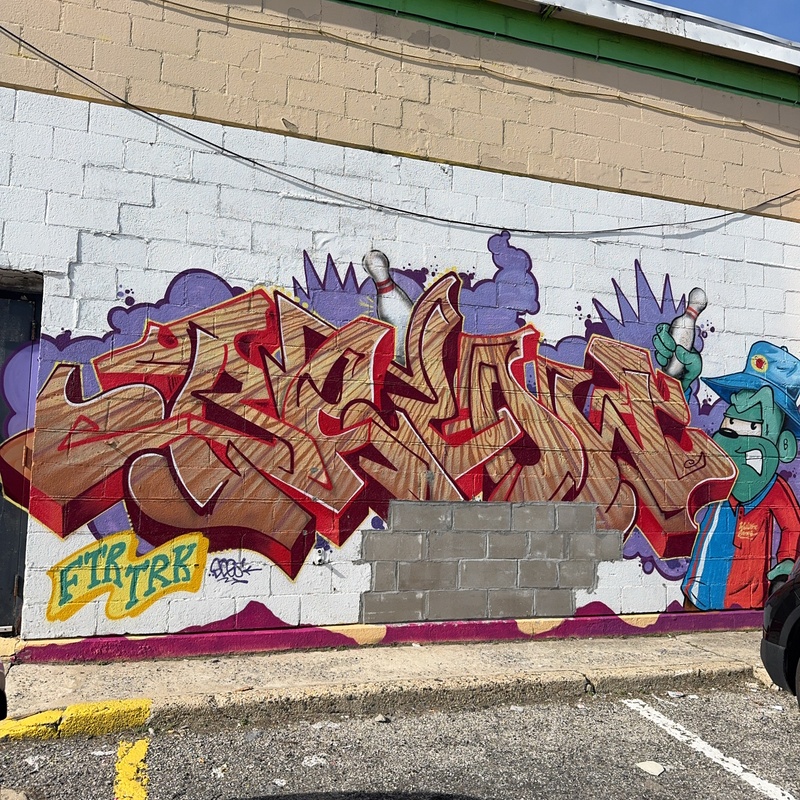 mural in Queens by artist unknown.