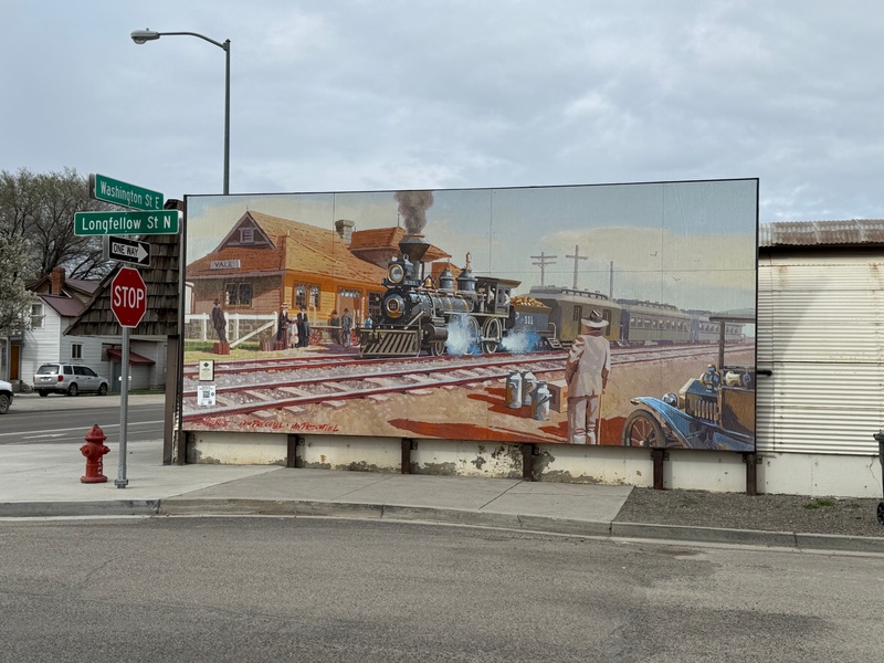 mural in Vale by artist unknown.