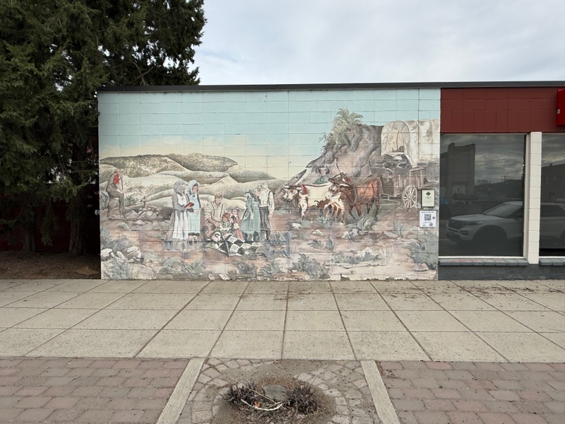 mural in Vale by artist unknown.