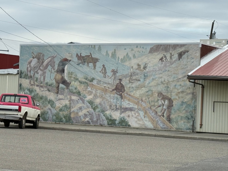 mural in Vale by artist unknown.