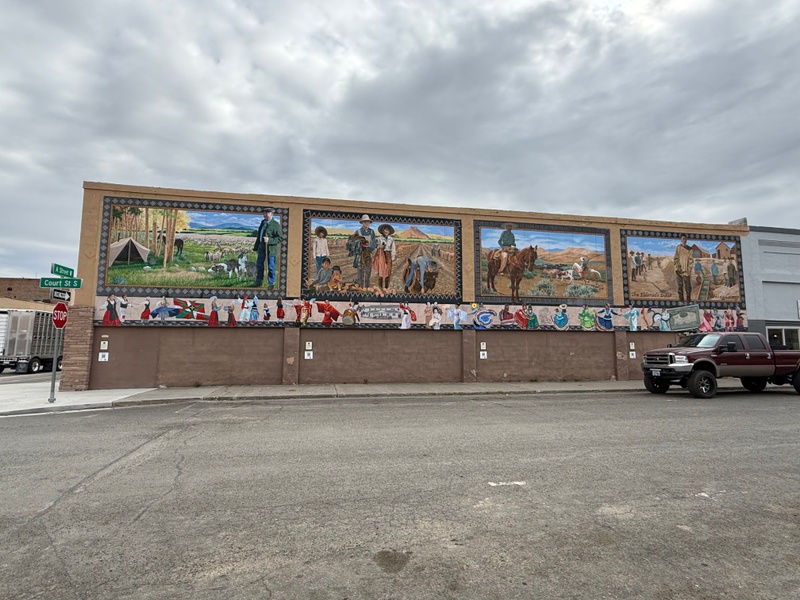 mural in Vale by artist unknown.