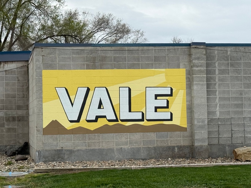 mural in Vale by artist unknown.