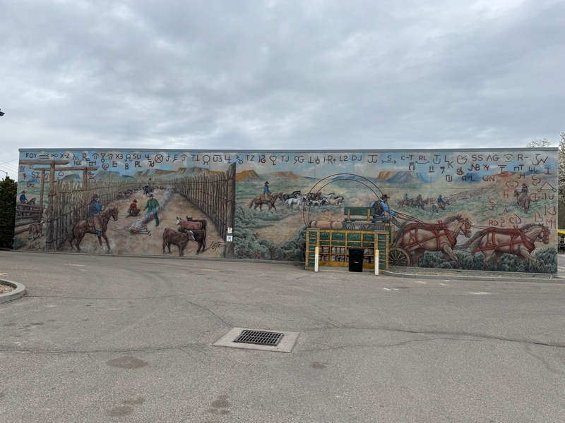 mural in Vale by artist unknown.