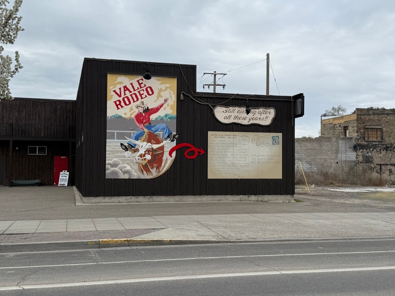 mural in Vale by artist unknown.