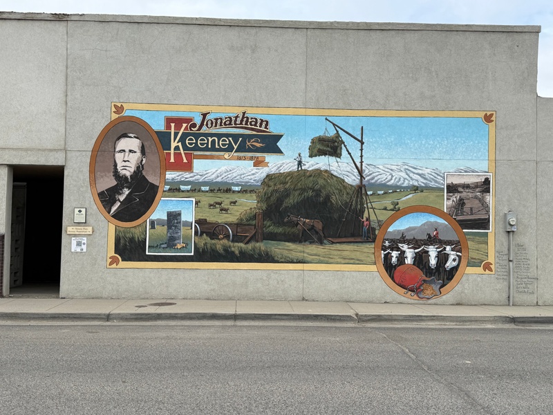 mural in Vale by artist unknown.