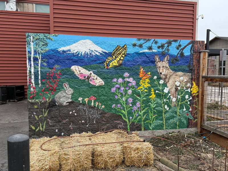mural in Bend by artist unknown.