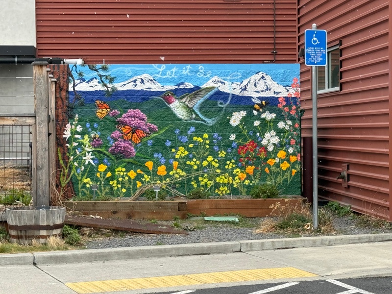 mural in Bend by artist unknown.