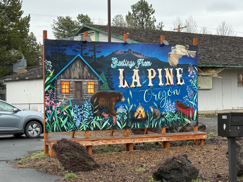 mural in La Pine by artist unknown.