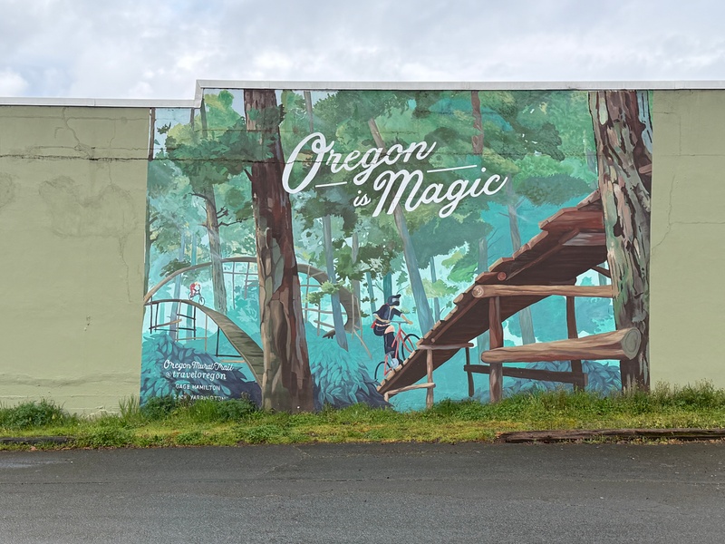 mural in Oakridge by artist unknown.