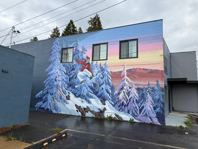 mural in Oakridge by artist unknown.
