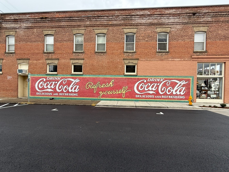 mural in Cottage Grove by artist unknown.