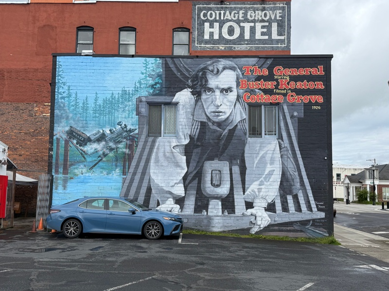 mural in Cottage Grove by artist unknown.
