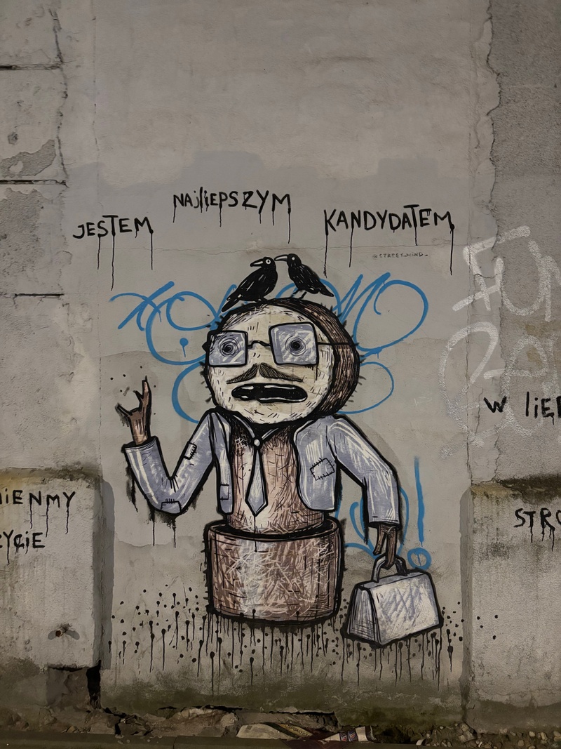 mural in Warszawa by artist unknown.