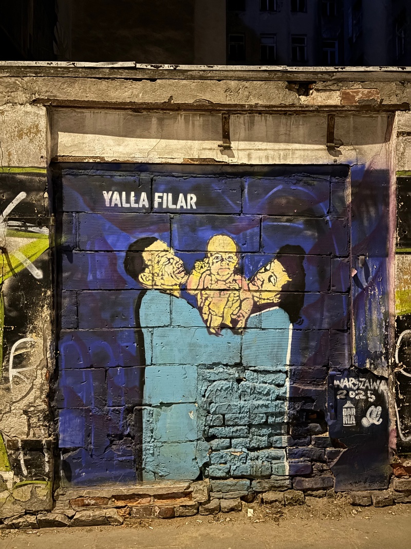 mural in Warszawa by artist unknown.