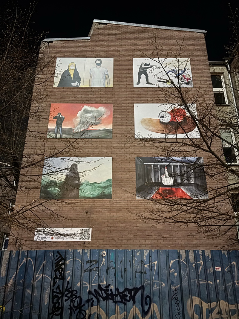 mural in Warszawa by artist unknown.