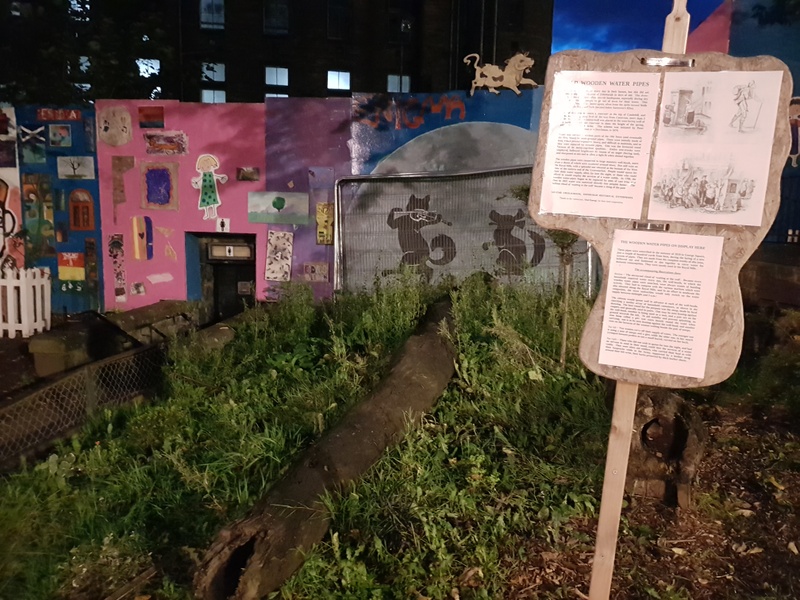 mural in  by artist unknown.