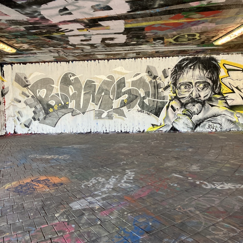 mural in Stuttgart by artist unknown.