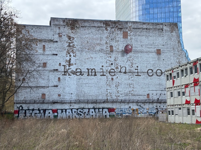 mural in Warszawa by artist unknown.