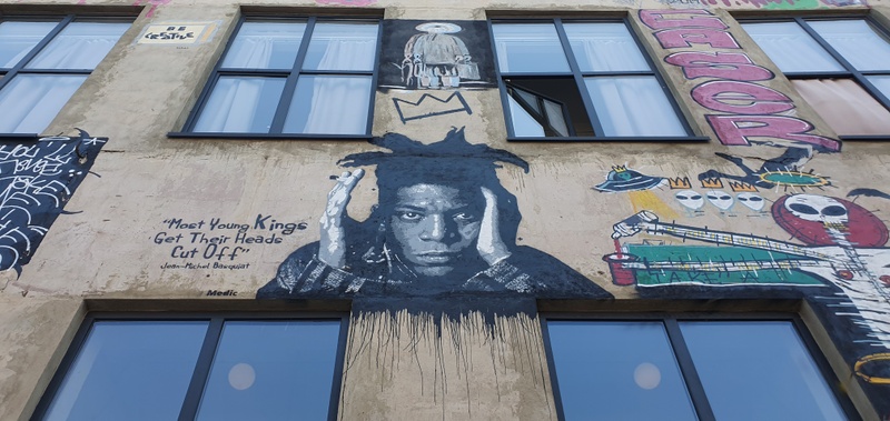 mural in T