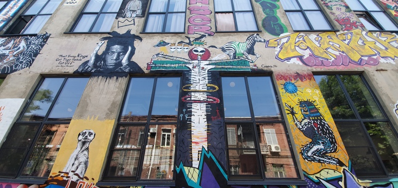 mural in  by artist unknown.