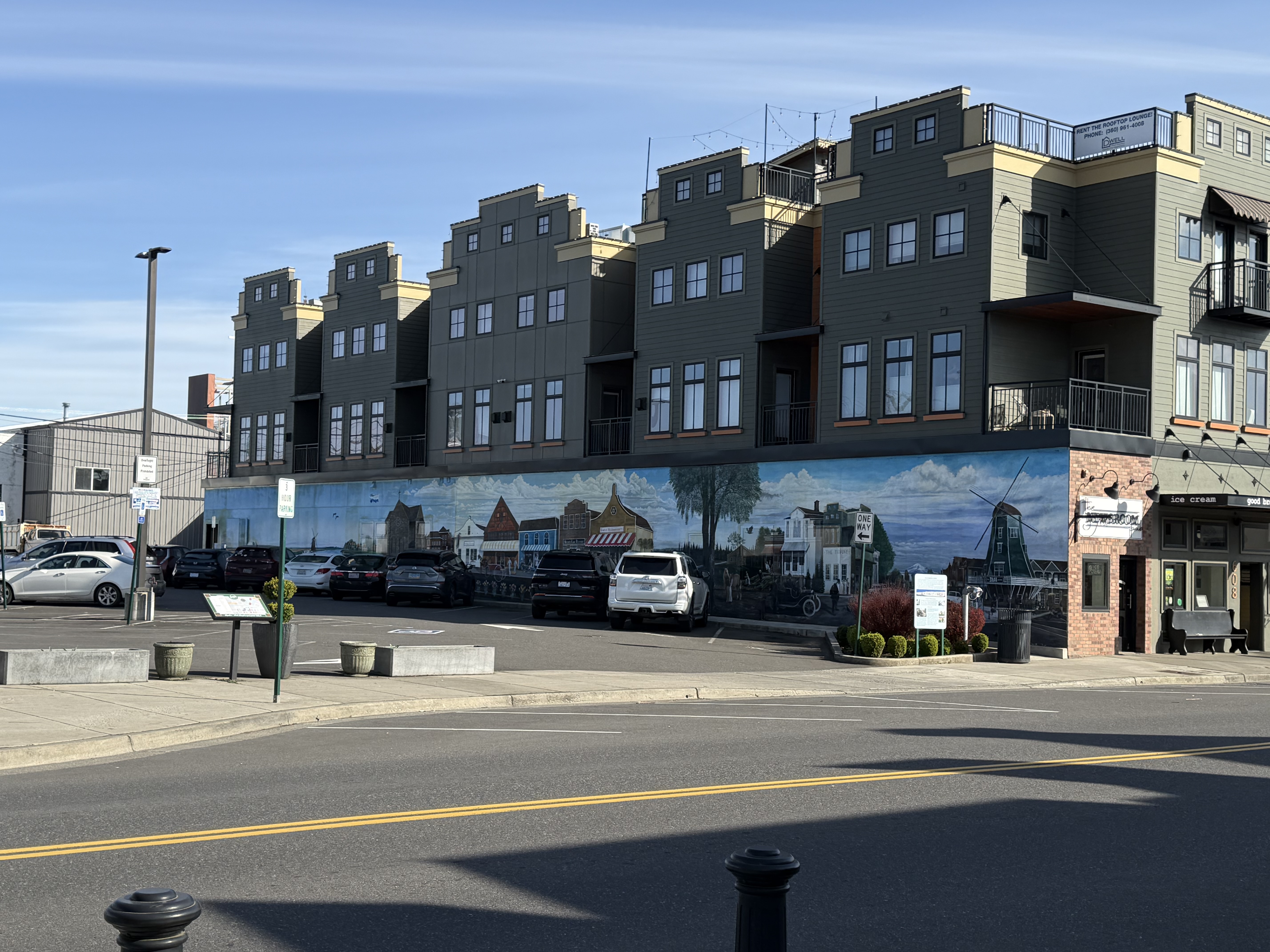 mural in Lynden by artist unknown.