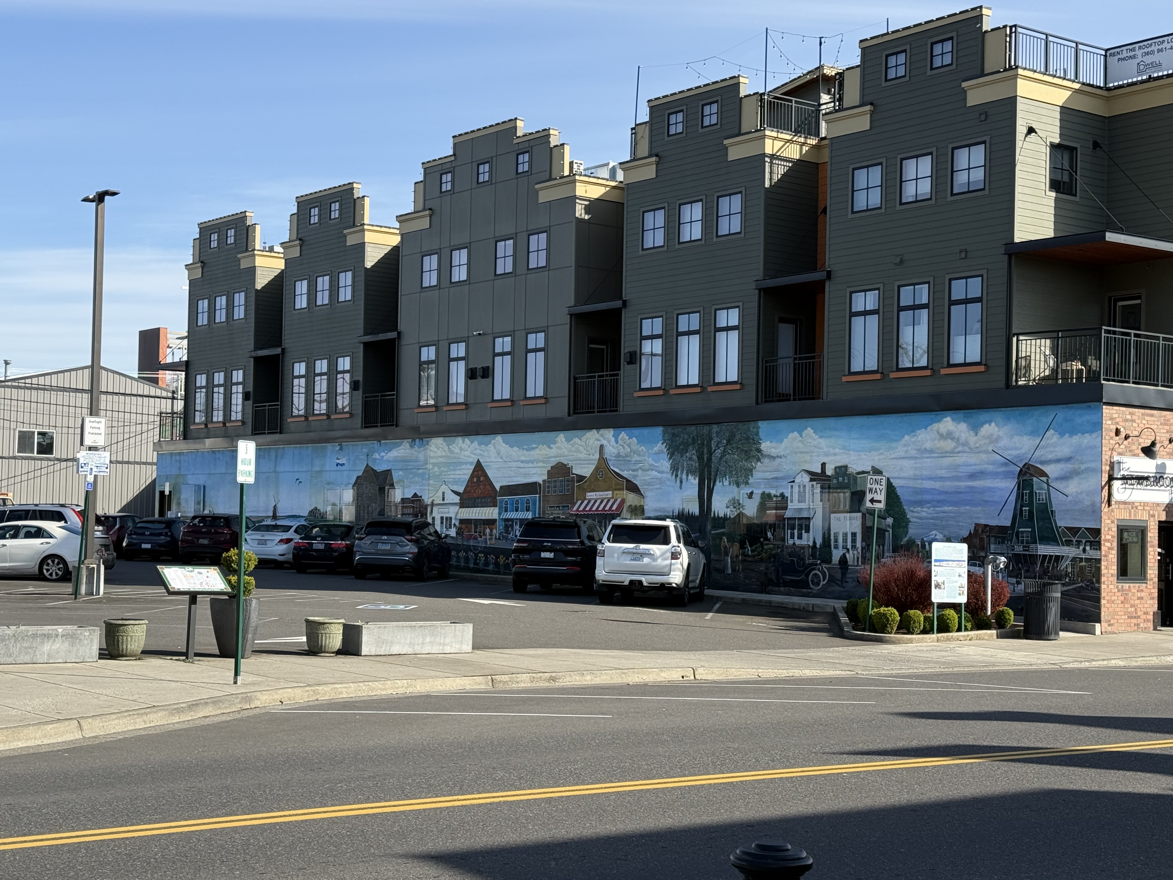 mural in Lynden by artist unknown.