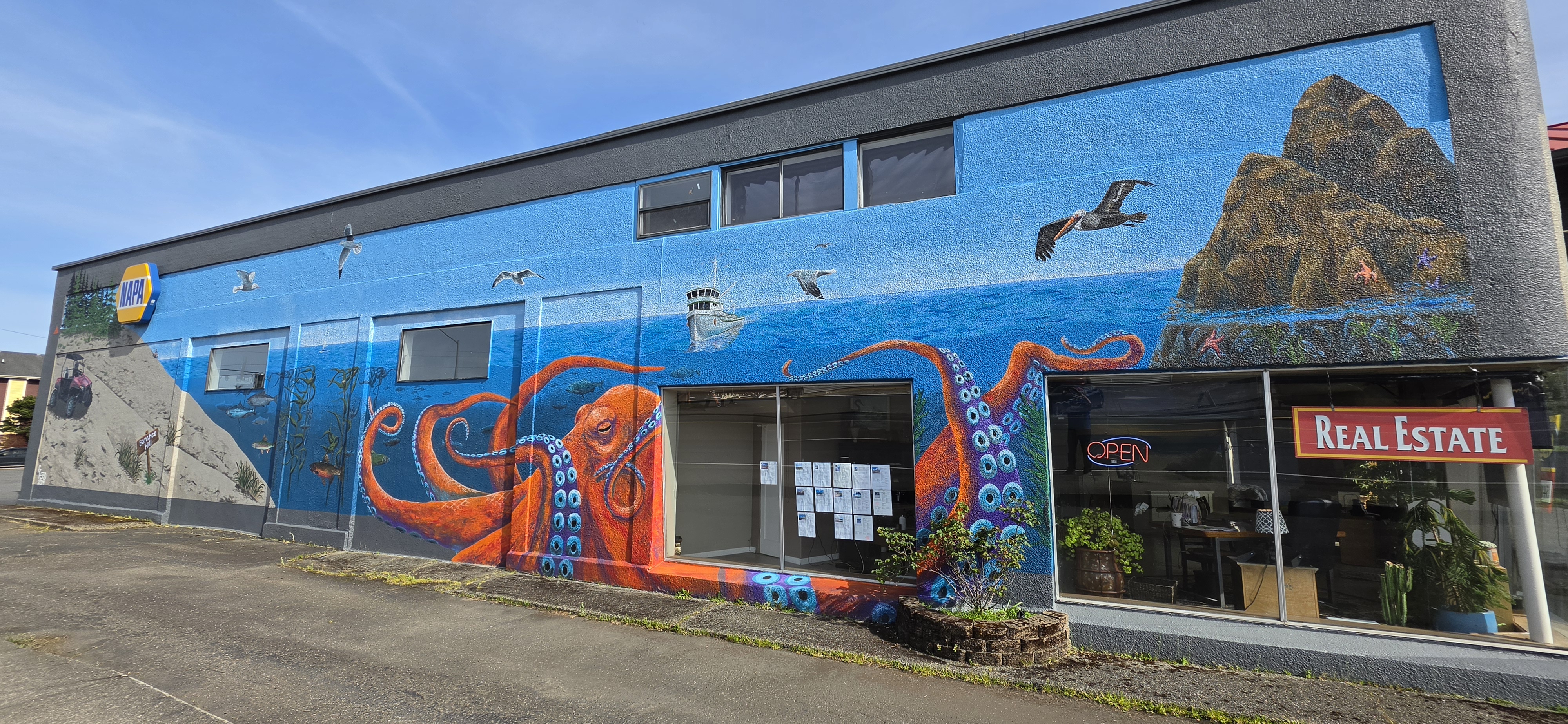 mural in Reedsport by artist Gary Herd.