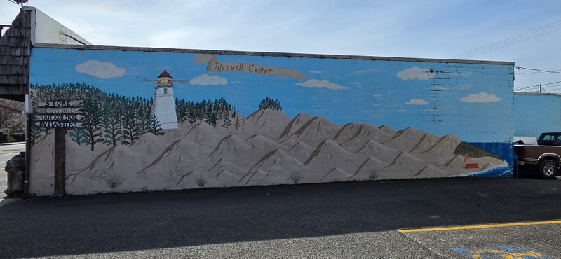 mural in Reedsport by artist unknown.