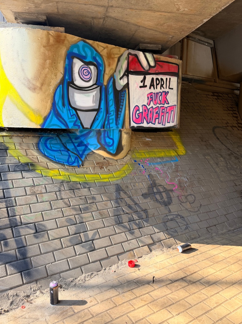 mural in Katowice by artist unknown.
