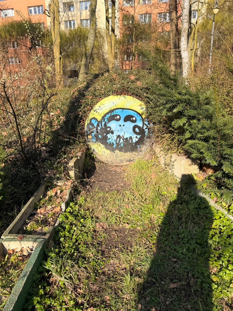 mural in Katowice by artist unknown.
