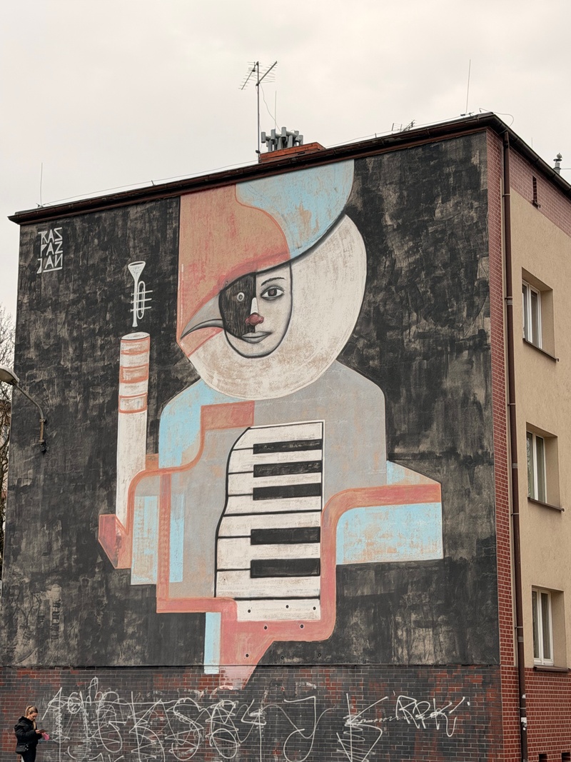 mural in Katowice by artist unknown.