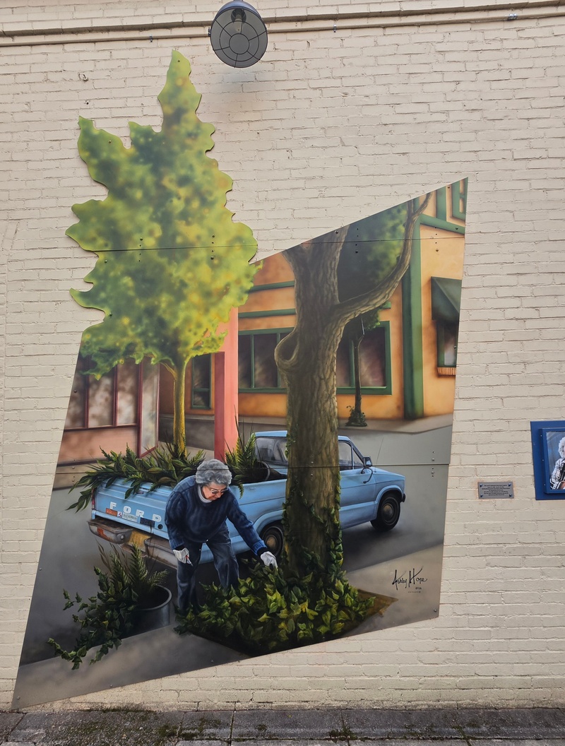 mural in McMinnville by artist unknown.