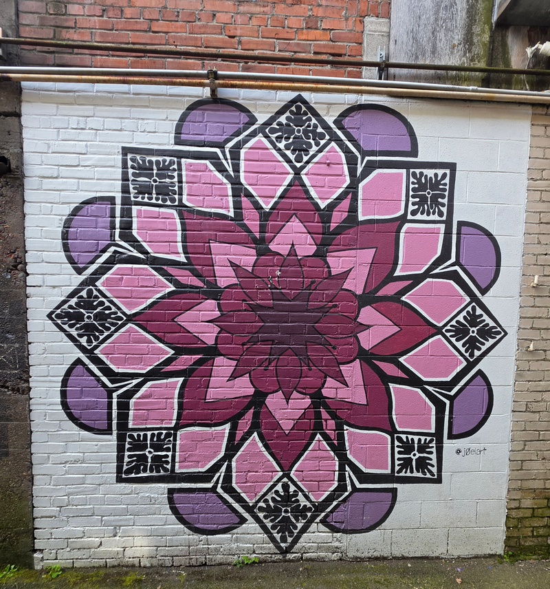 mural in McMinnville by artist unknown.
