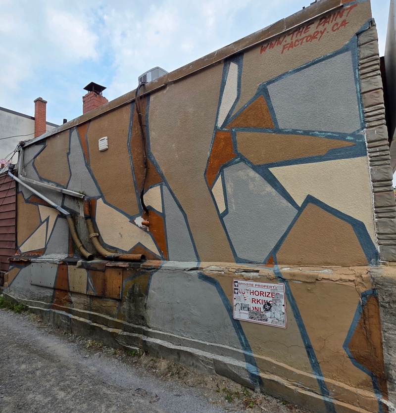 mural in Oshawa by artist unknown.
