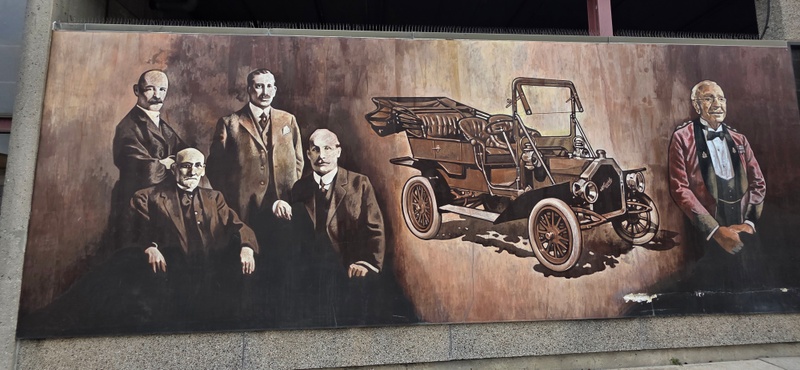 mural in Oshawa by artist unknown.