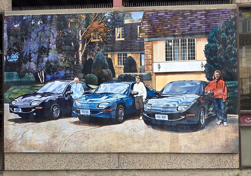 mural in Oshawa by artist unknown.