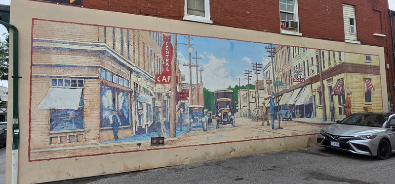 mural in Oshawa by artist unknown.