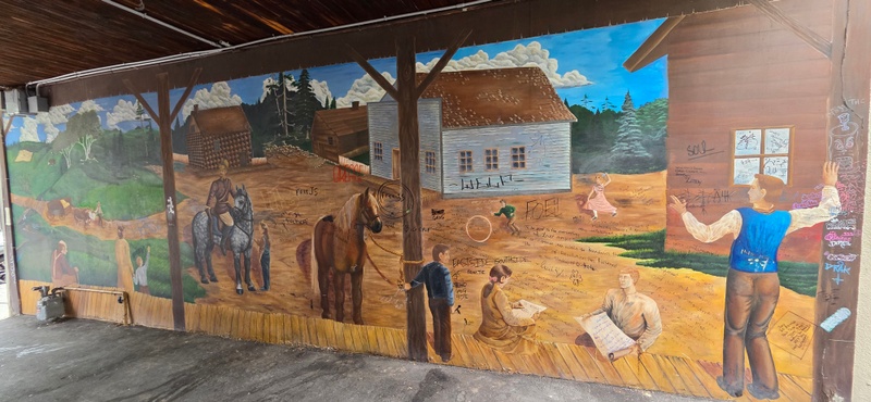 mural in Oshawa by artist unknown.