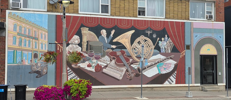 mural in Oshawa by artist unknown.