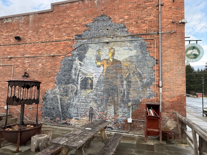 mural in Roslyn by artist unknown.