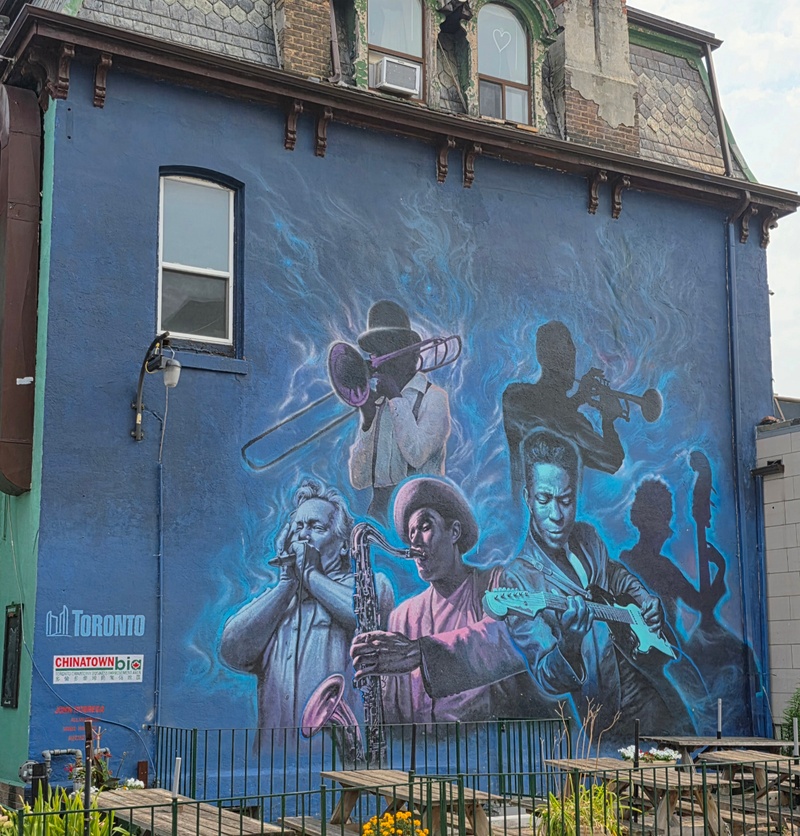 mural in Toronto by artist unknown.