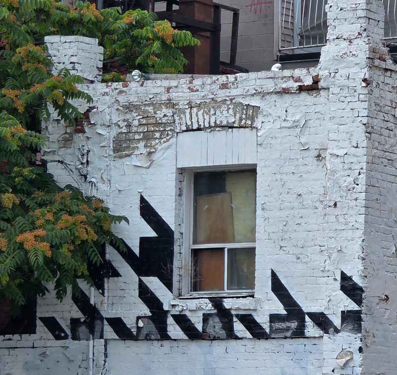 mural in Toronto by artist unknown.