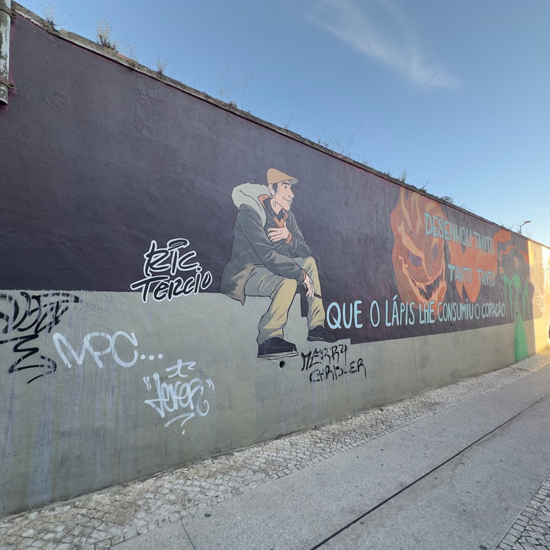mural in Lisboa by artist unknown.