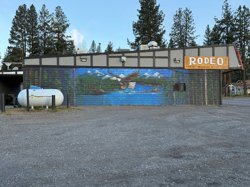 mural in Chiloquin by artist unknown.