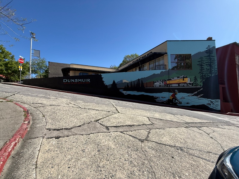 mural in Dunsmuir by artist unknown.