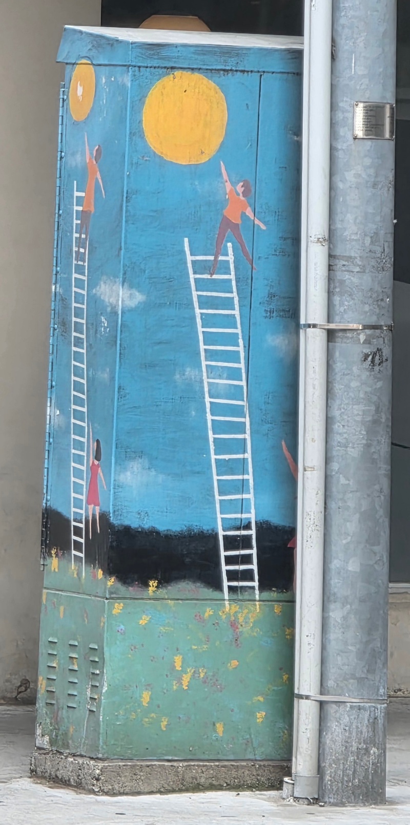 mural in Toronto by artist unknown.