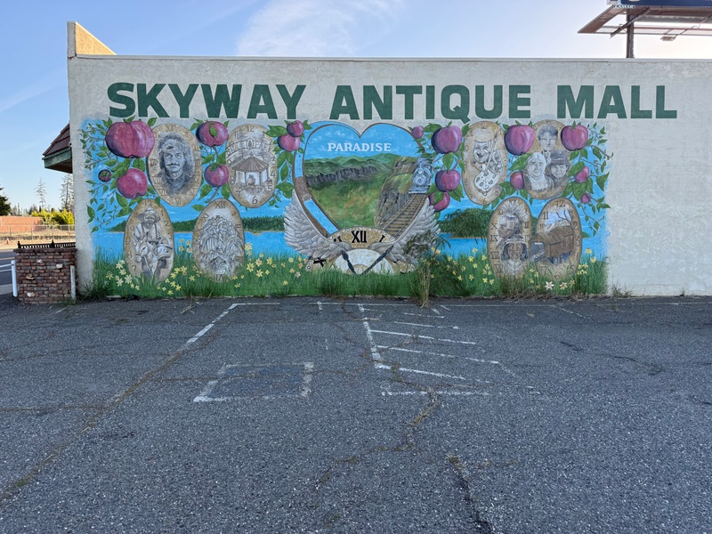 mural in Paradise by artist unknown.