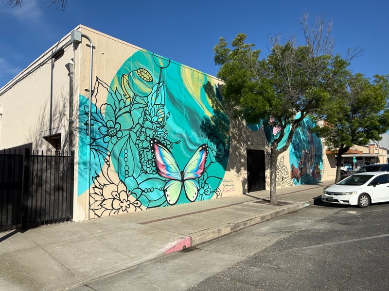 mural in Oakdale by artist unknown.